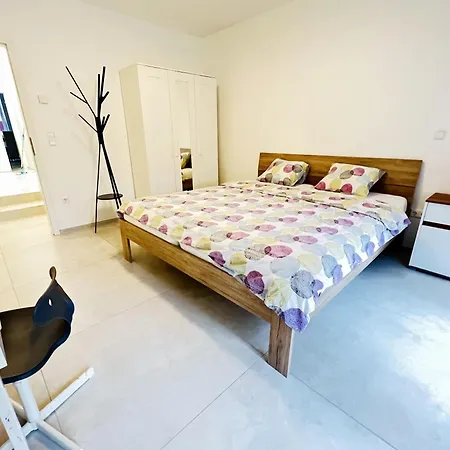 Apartment - Rue Du Canal *